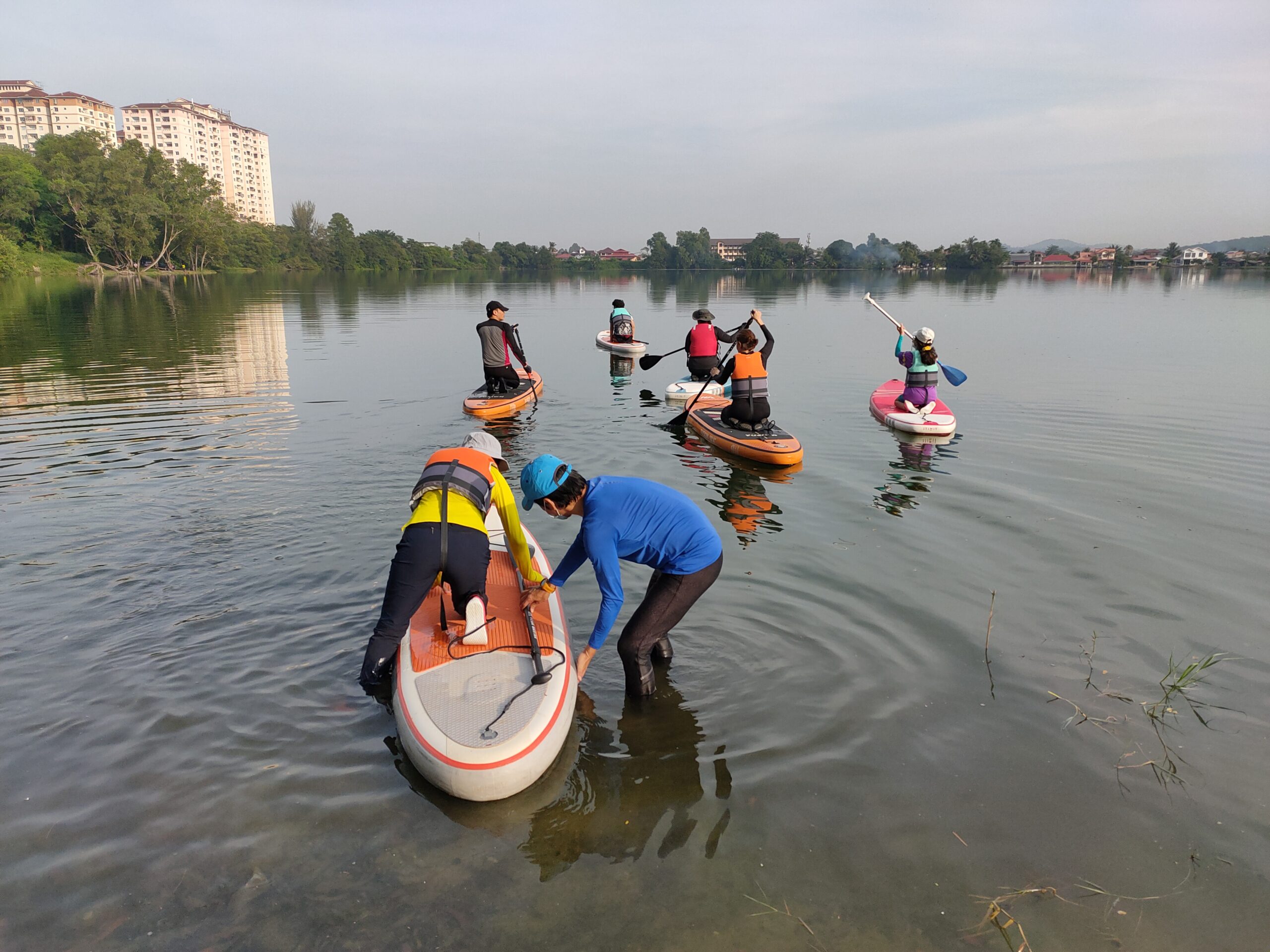 A beginner stand-up paddleboarding lesson